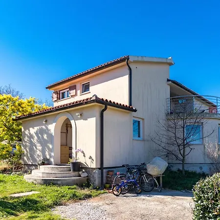 4+2 Kavran, Istria * Kavran