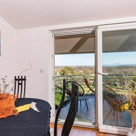 4+2 Kavran, Istria * Kavran